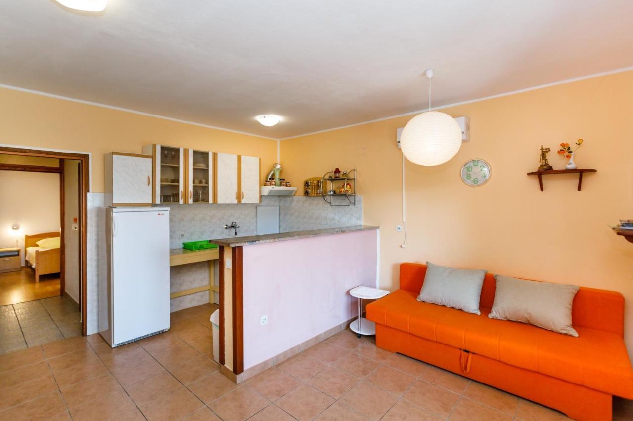 Apartments With A Parking Space Kornic, Krk - 5306 Exterior foto