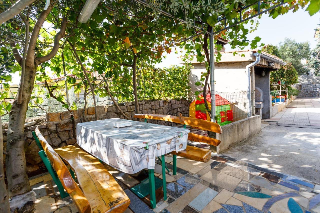 Apartments With A Parking Space Kornic, Krk - 5306 Exterior foto
