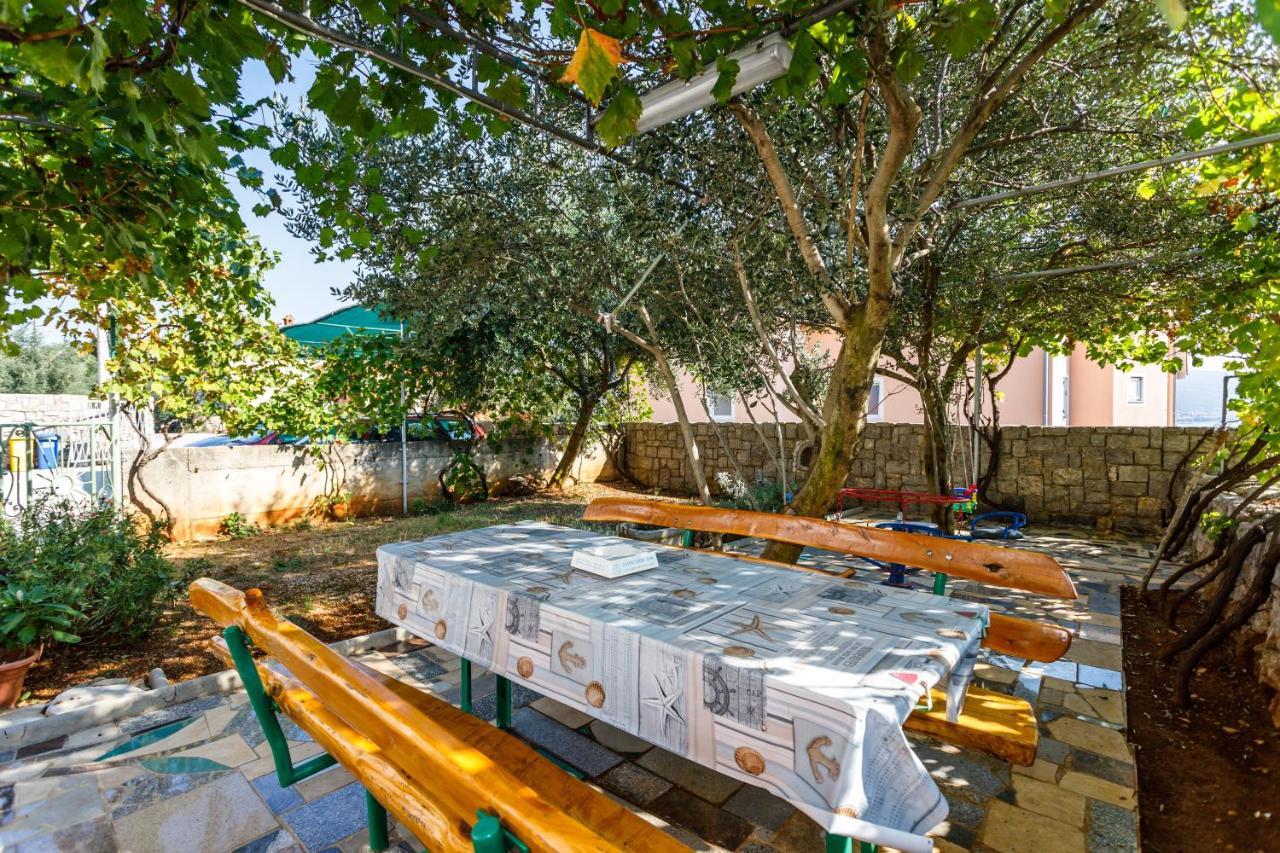 Apartments With A Parking Space Kornic, Krk - 5306 Exterior foto