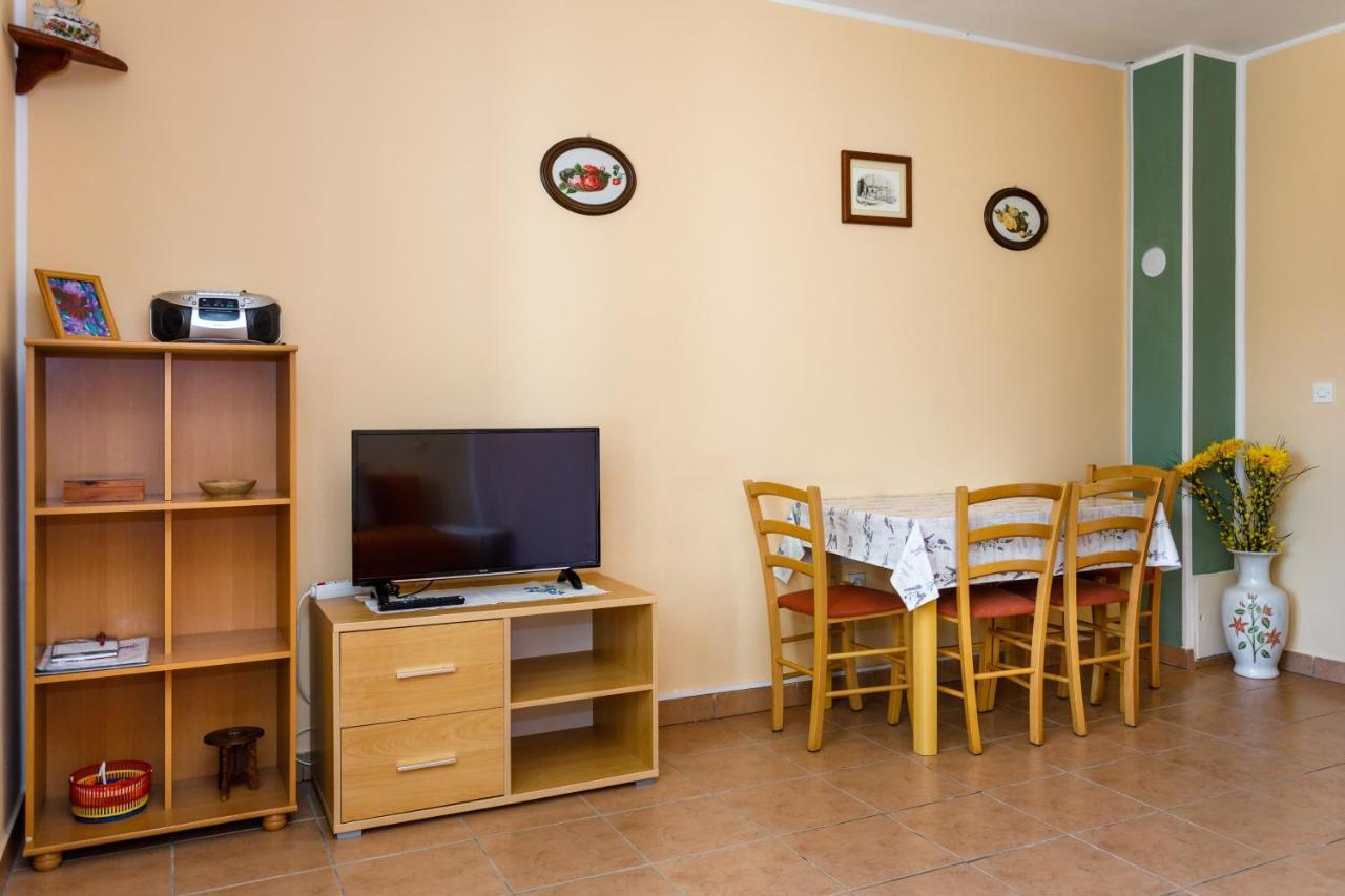 Apartments With A Parking Space Kornic, Krk - 5306 Exterior foto